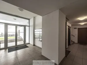 Pronájem bytu 1+kk, Praha - Holešovice, Komunardů, 36 m2