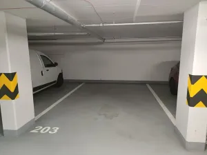 Pronájem garážového stání, Praha - Kunratice, Muškova, 12 m2