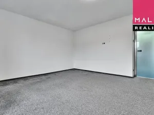 Prodej bytu 2+1, Ostrov, Hlavní třída, 64 m2