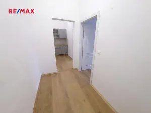 Pronájem bytu 2+kk, Praha - Libeň, Chlumčanského, 34 m2