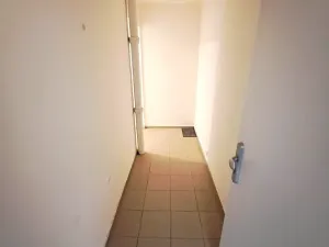 Pronájem bytu 1+kk, Praha - Vysočany, U vinných sklepů, 28 m2