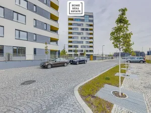 Pronájem garážového stání, Praha - Karlín, Sokolova, 18 m2