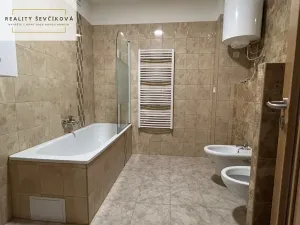 Pronájem bytu 2+kk, Holice, náměstí T. G. Masaryka, 52 m2