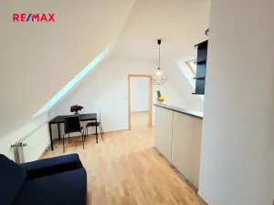 Prodej bytu 2+kk, Jesenice, Příčná I., 45 m2