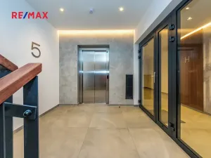 Pronájem bytu 2+kk, Praha - Radlice, U Komína, 53 m2