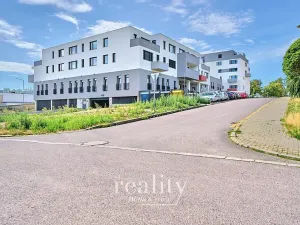 Pronájem garážového stání, Znojmo, Kosmákova, 17 m2