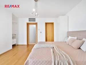 Pronájem bytu 2+kk, Praha - Žižkov, Ke kapslovně, 64 m2