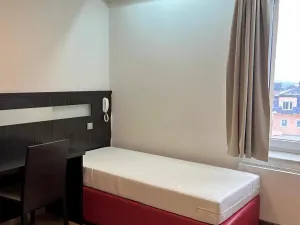 Pronájem bytu 1+kk, Praha - Suchdol, Suchdolské náměstí, 24 m2