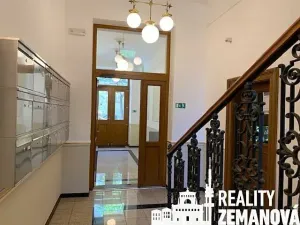 Pronájem bytu 1+kk, Praha - Vinohrady, Korunní, 31 m2