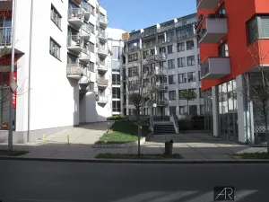 Pronájem garážového stání, Praha - Nusle, V Horkách, 14 m2