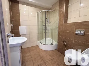 Pronájem bytu 2+kk, Karlovy Vary, Na Rolavě, 43 m2