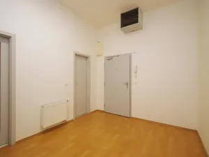 Pronájem kanceláře, Praha - Smíchov, Štefánikova, 70 m2