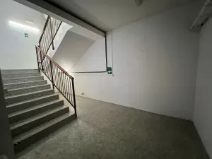 Prodej výrobních prostor, Praha - Horní Počernice, Komárovská, 210 m2