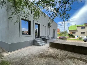 Pronájem obchodního prostoru, Praha - Horní Počernice, Komárovská, 210 m2