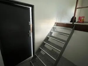 Pronájem obchodního prostoru, Praha - Horní Počernice, Komárovská, 210 m2