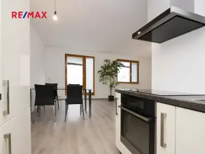 Pronájem bytu 1+kk, Praha - Slivenec, U svahu, 47 m2