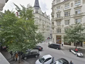 Pronájem bytu 4+1, Praha - Staré Město, Pařížská, 151 m2