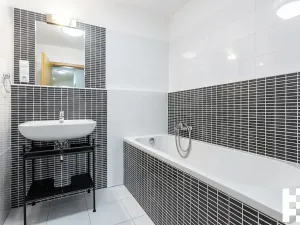Pronájem bytu 3+kk, Praha - Hloubětín, Nademlejnská, 92 m2