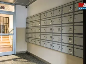 Pronájem bytu 1+kk, Praha - Troja, Svídnická, 28 m2