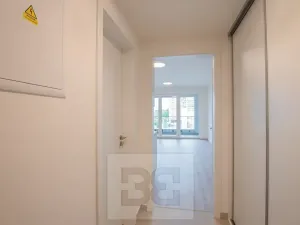 Pronájem bytu 1+kk, Praha - Hloubětín, Poděbradská, 32 m2