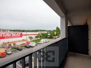 Pronájem bytu 1+kk, Praha - Hloubětín, Poděbradská, 32 m2