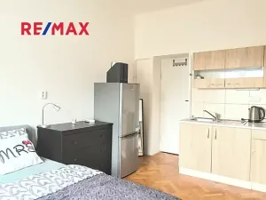 Pronájem bytu 1+kk, Praha - Nusle, Hvězdova, 21 m2