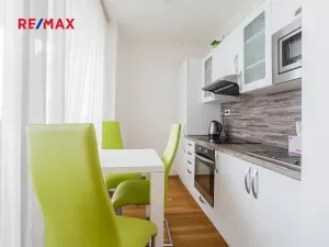 Prodej bytu 1+kk, Praha - Žižkov, Ke kapslovně, 38 m2