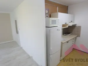 Pronájem bytu 1+kk, Praha - Řepy, Bazovského, 35 m2