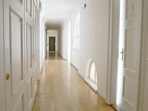 Pronájem kanceláře, Praha - Malá Strana, Karmelitská, 28 m2