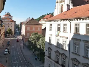 Pronájem kanceláře, Praha - Malá Strana, Karmelitská, 28 m2
