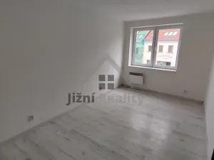 Prodej bytu 3+1, Mladá Vožice, Husovo náměstí, 80 m2