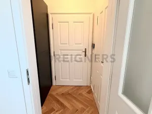 Pronájem bytu 2+kk, Praha - Vinohrady, Velehradská, 45 m2