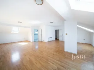 Pronájem bytu 4+1, Třeboň, Lesní, 125 m2