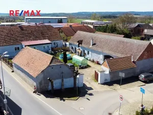 Prodej rodinného domu, Chrást, 280 m2