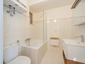 Pronájem bytu 1+kk, Praha - Vinohrady, Hradecká, 26 m2