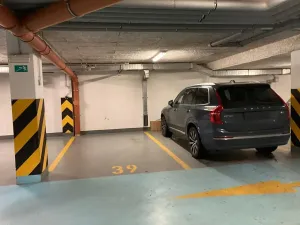 Pronájem garážového stání, Praha - Vokovice, Tibetská, 12 m2