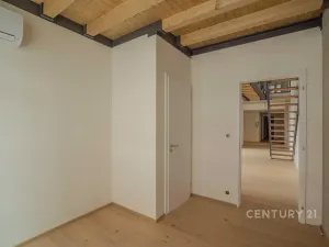 Prodej atypického bytu, Praha - Vysočany, Kolbenova, 181 m2