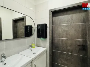 Prodej kanceláře, Klecany, V Honech, 179 m2