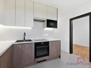 Prodej bytu 3+1, Karlovy Vary, Vítězná, 74 m2