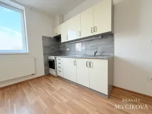 Pronájem bytu 2+kk, Holice, náměstí T. G. Masaryka, 52 m2