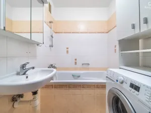 Prodej bytu 3+1, Plzeň, Nýřanská, 63 m2