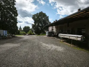 Pronájem ostatní, Holovousy