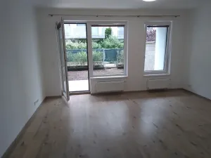 Prodej kanceláře, Praha - Uhříněves, náměstí Bratří Jandusů, 35 m2