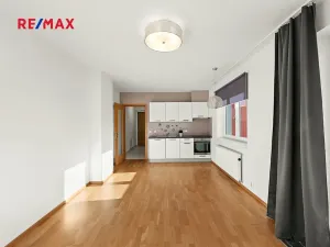 Pronájem bytu 1+kk, Praha - Řeporyje, Kakosova, 35 m2