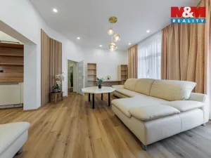 Prodej bytu 2+1, Karlovy Vary, Bělehradská, 96 m2