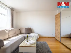 Pronájem bytu 1+kk, Pardubice - Zelené Předměstí, Smetanovo náměstí, 33 m2