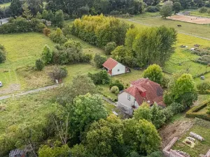 Prodej pozemku pro bydlení, Uhersko, 3765 m2