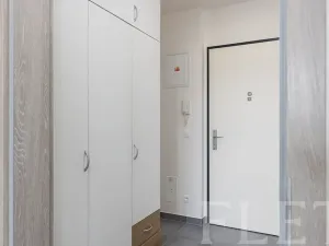 Pronájem bytu 1+kk, Praha - Vysočany, Strnadových, 33 m2