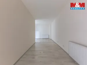 Pronájem obchodního prostoru, Liberec - Liberec IV-Perštýn, nám. Dr. E. Beneše, 100 m2