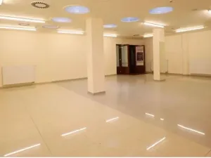 Prodej obchodního prostoru, Karlovy Vary, Divadelní náměstí, 100 m2
